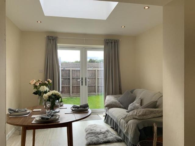 7 bedroom semi detached house to rent