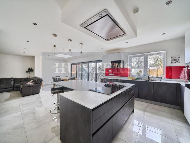 6 bedroom semi detached house for sale