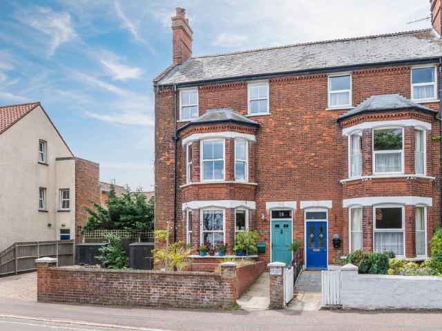 7 bedroom end of terrace house for sale