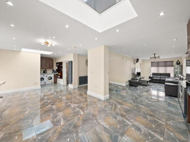 7 bedroom semi detached house for sale
