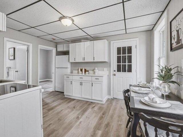 7 bedroom, Springfield MA 01108 105274565