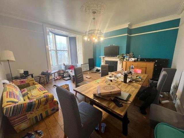 7 bedroom private hall to rent