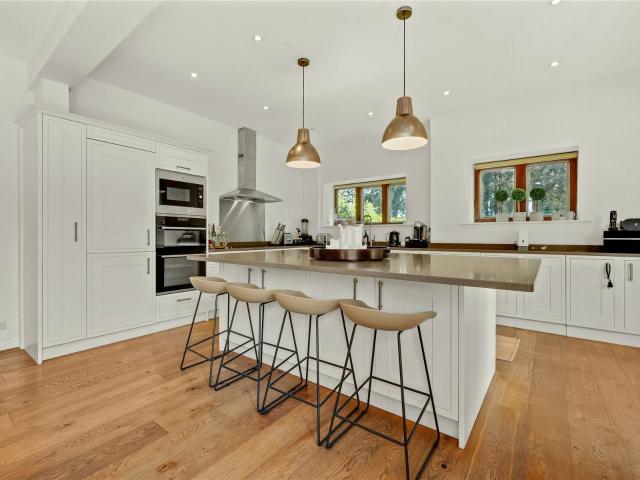 7 bedroom property to let in Yaffle Road, Weybridge, Surrey, KT13 £9,500 pcm