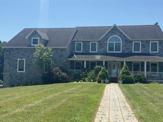 7 bedroom, Rock Tavern NY 12575 105289295