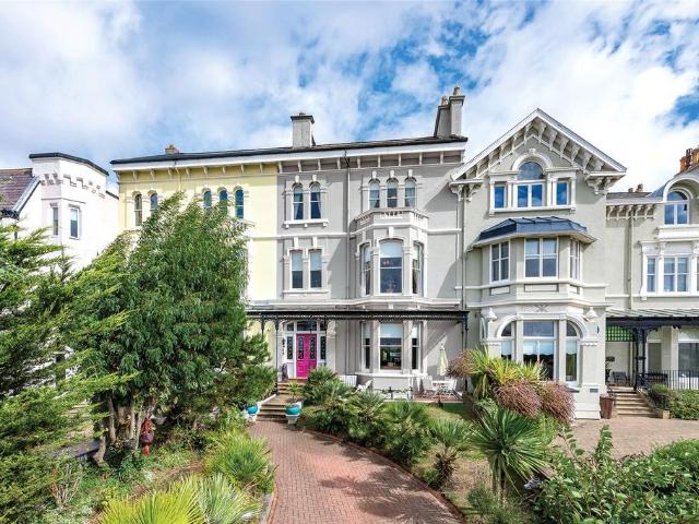 7 bedroom townhouse for sale