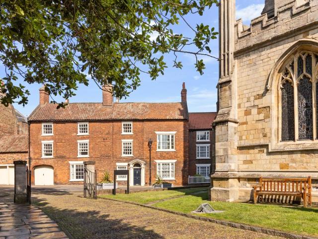 7 bedroom townhouse for sale