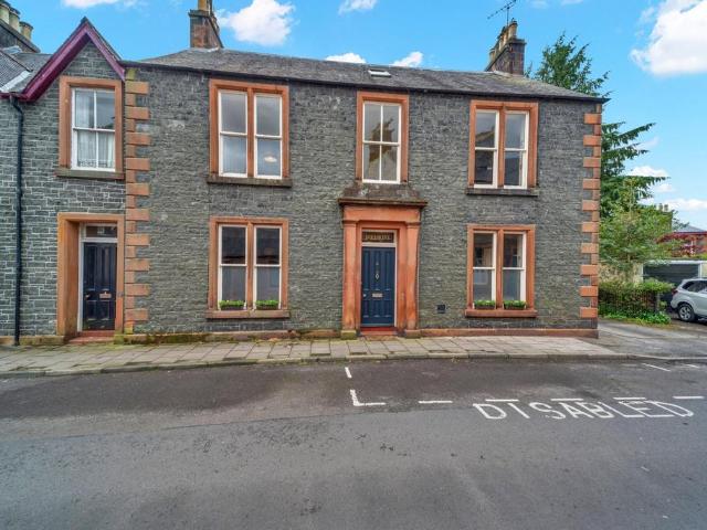 7 bedroom townhouse for sale