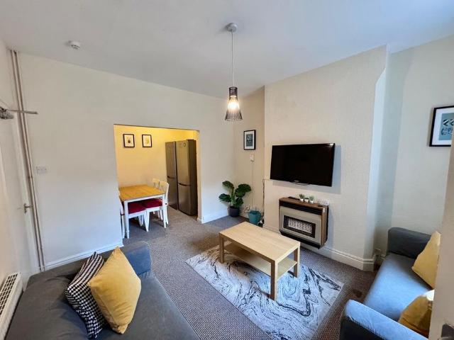 7 bedroom townhouse to rent