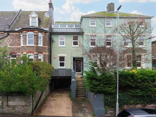 7 Bedroom Terraced House