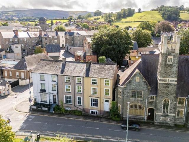 7 bedroom terraced house for sale