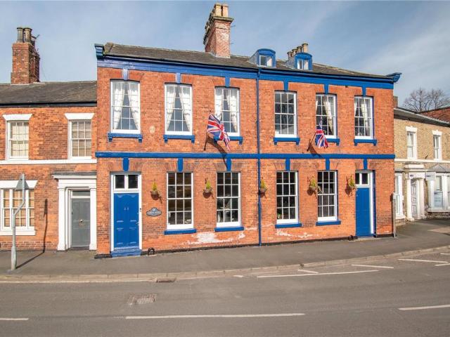 7 bedroom terraced house for sale