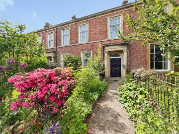 7 bedroom terraced house for sale