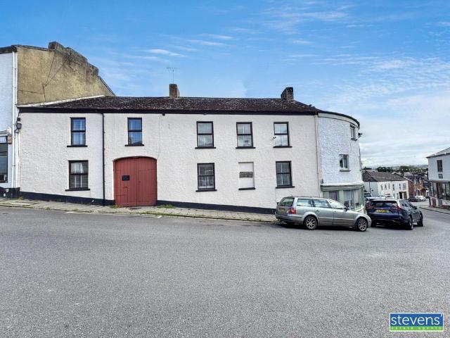 7 bedroom terraced house for sale