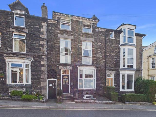 7 bedroom terraced house for sale