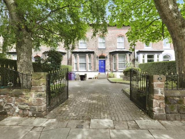 7 bedroom terraced house for sale