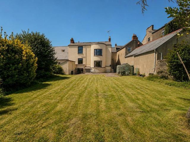 7 bedroom terraced house for sale