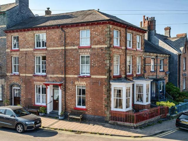 7 bedroom terraced house for sale