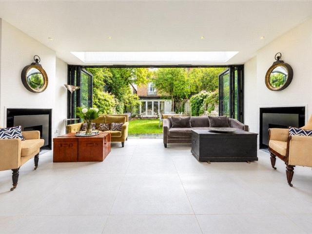 7 bedroom terraced house for sale