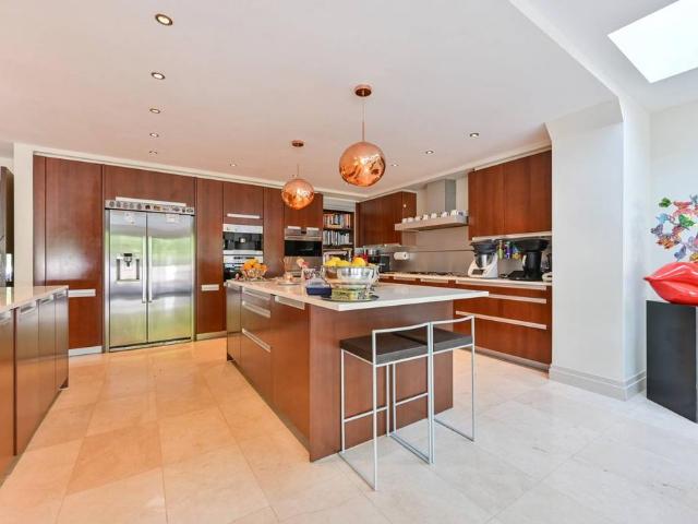 7 bedroom semi detached house for sale