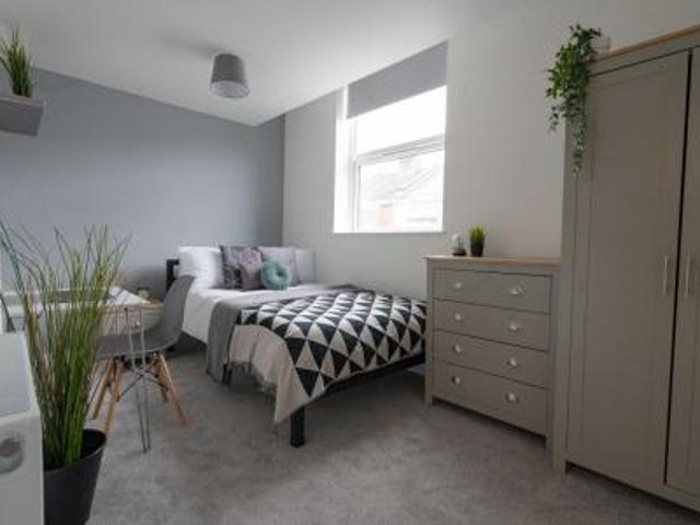 7 bedroom Terraced House To Let