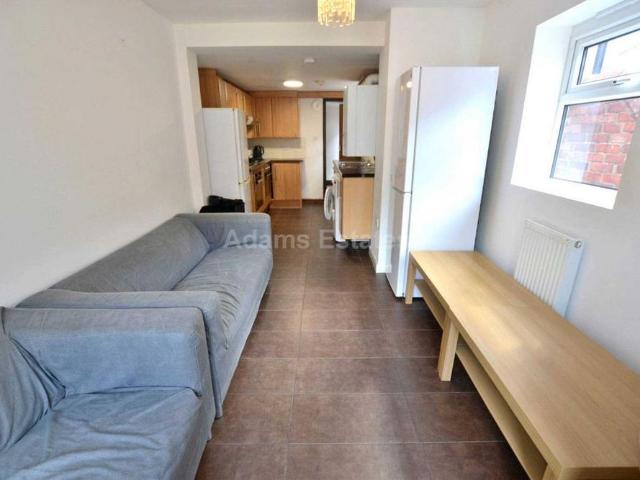 7 bedroom terraced house to rent
