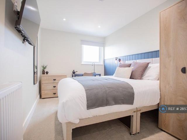 7 bedroom terraced house to rent