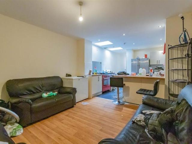 7 bedroom terraced house to rent