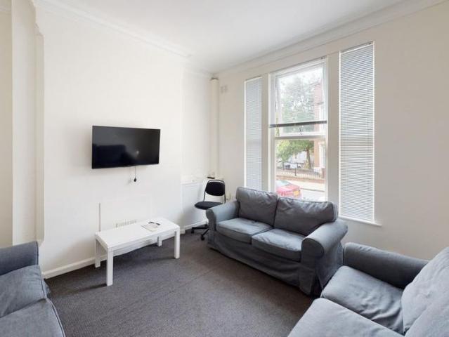 7 bedroom terraced house to rent
