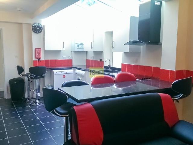 7 bedroom terraced house to rent