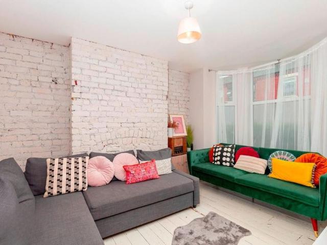 7 bedroom terraced house to rent