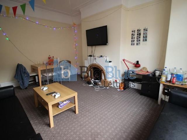7 bedroom terraced house to rent