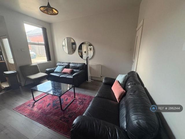 7 bedroom terraced house to rent