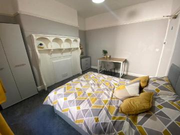 7 bedroom terraced house to rent
