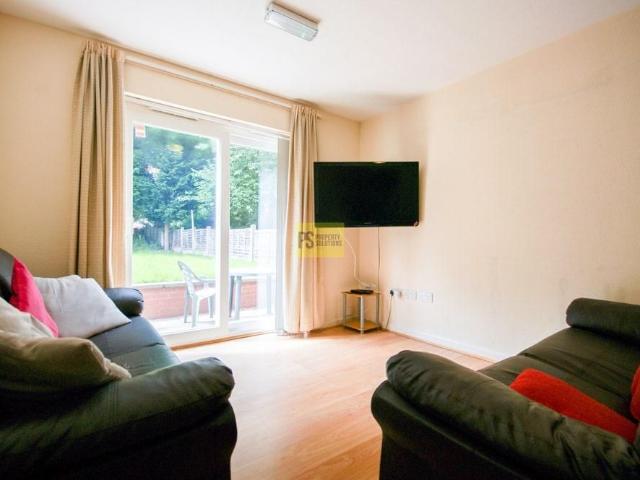7 bedroom terraced house to rent