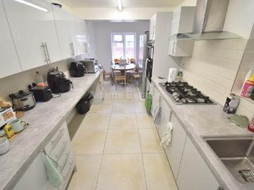 7 bedroom terraced house to rent