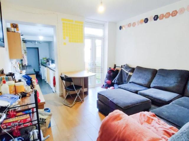 7 bedroom terraced house to rent