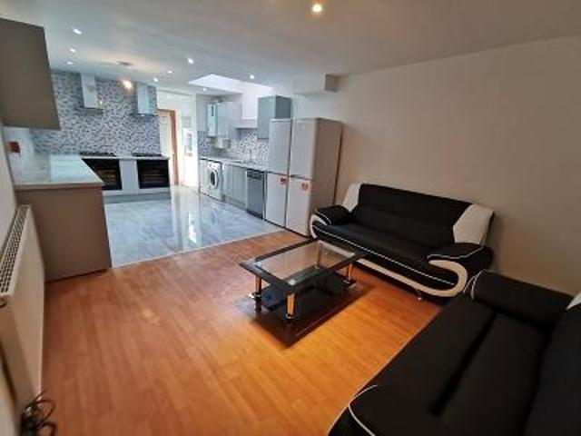 7 bedroom terraced house to rent