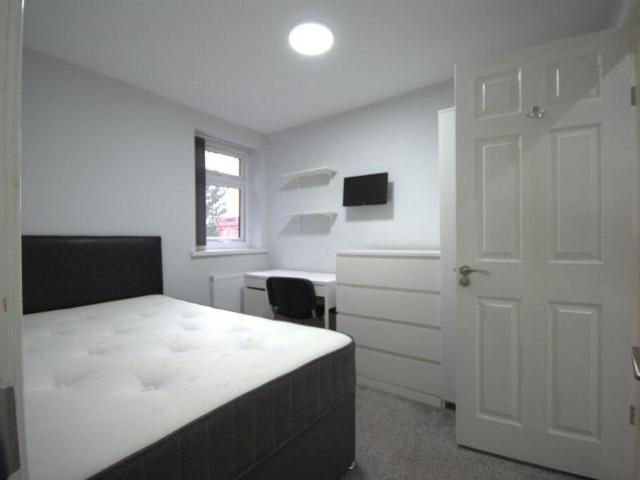 7 bedroom terraced house to rent