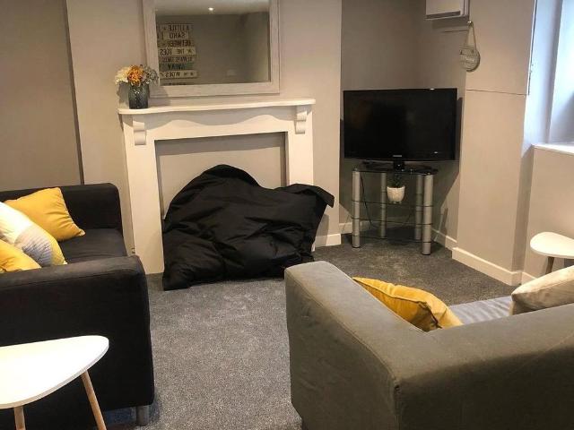 7 bedroom terraced house to rent
