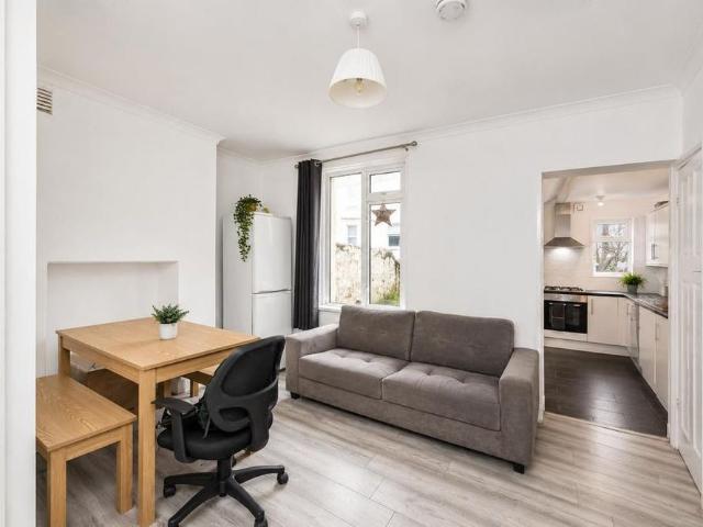 7 bedroom terraced house to rent