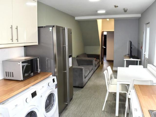 7 bedroom terraced house to rent