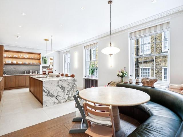 7 bedroom terraced house to rent