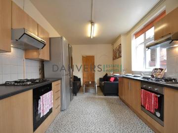 7 bedroom terraced house to rent