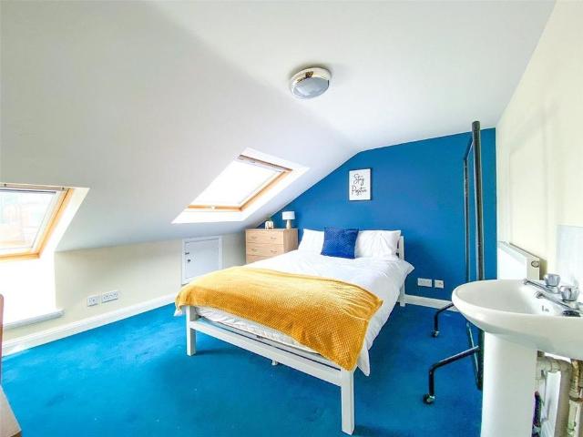 7 bedroom terraced house to rent