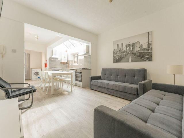 7 bedroom terraced house to rent