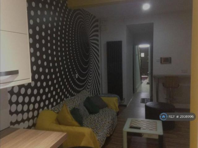 7 bedroom terraced house to rent