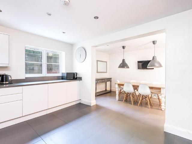 7 bedroom terraced house to rent