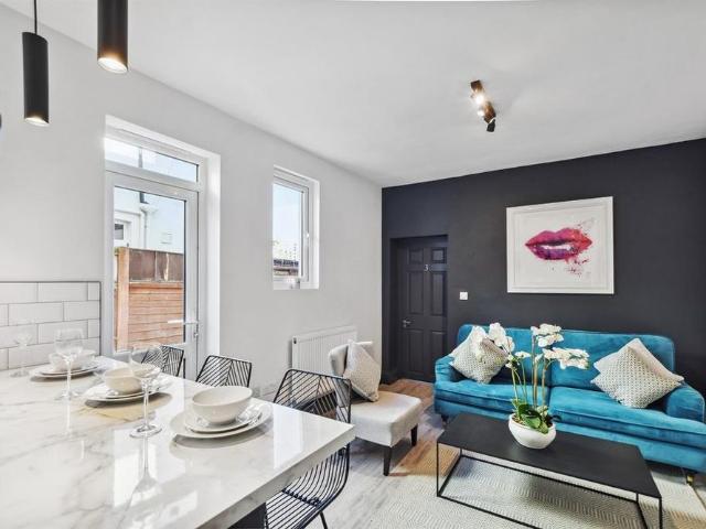 7 bedroom terraced house to rent