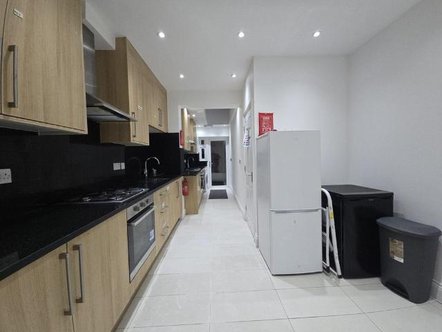 7 bedroom terraced house to rent