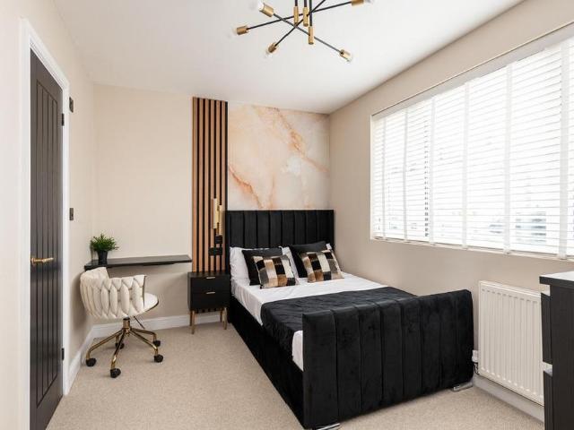 7 bedroom terraced house to rent